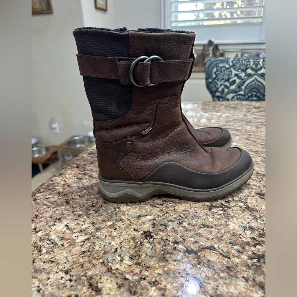 Merrell boots size 6